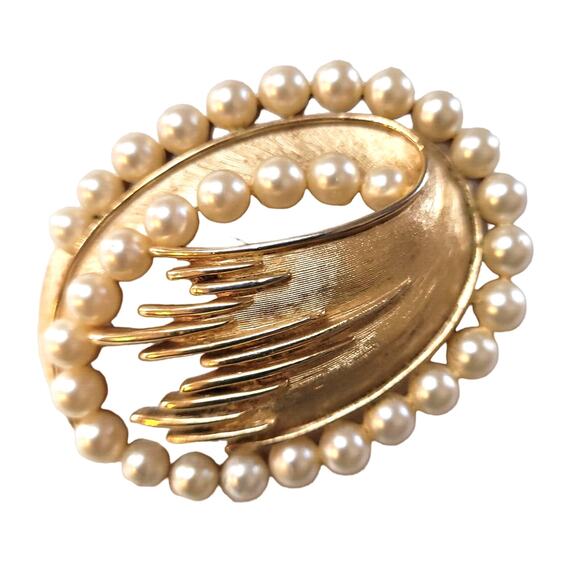 Signed Crown Trifari  Brooch Vtg Faux Pearls Goldtone Abstract Pin MCM 50s 60s - Picture 1 of 5